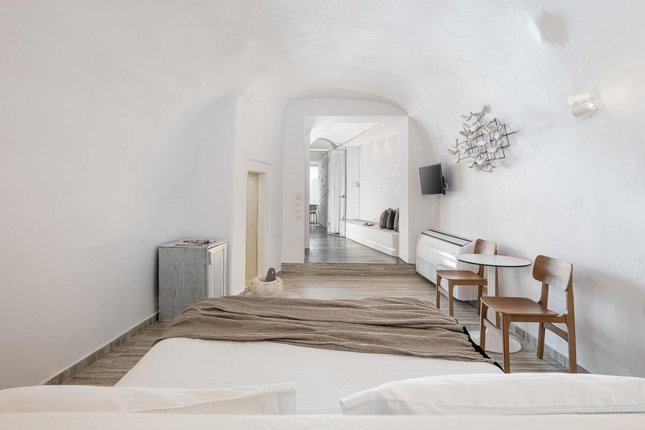 On The Rocks - Small Luxury Hotels Of The World (Adults Only) Imerovigli  Værelse billede
